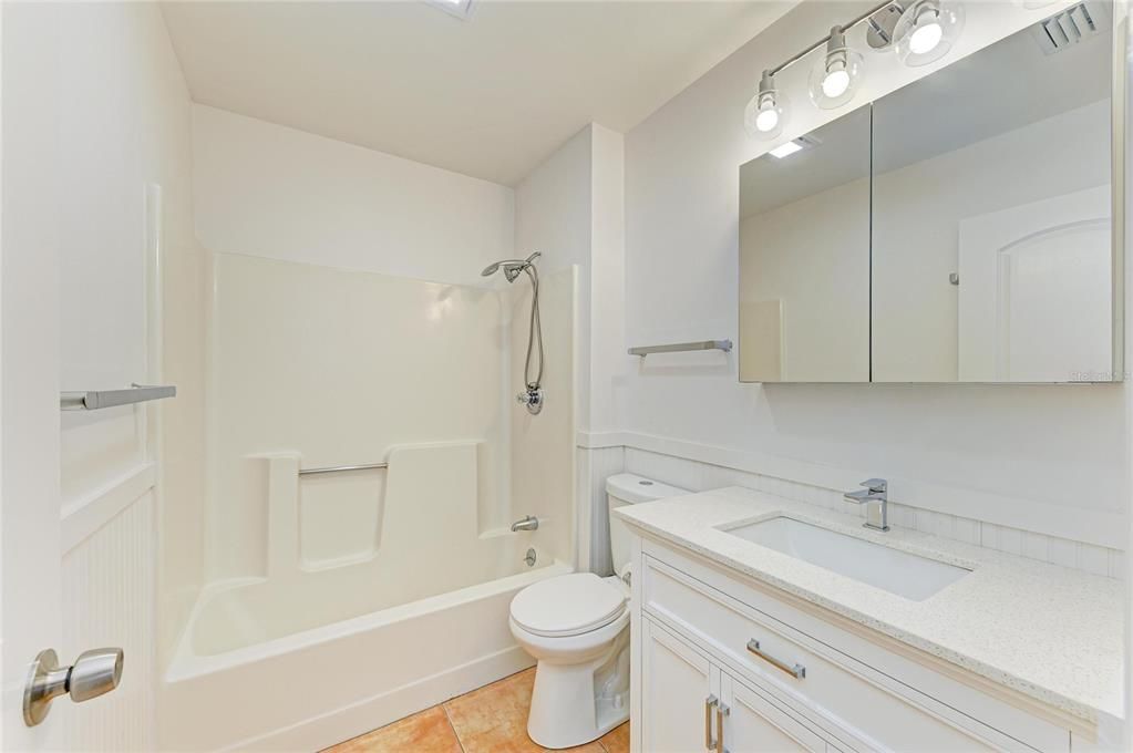 待售: $369,900 (2 贝兹, 1 浴室, 720 平方英尺)