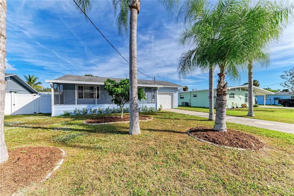 待售: $369,900 (2 贝兹, 1 浴室, 720 平方英尺)