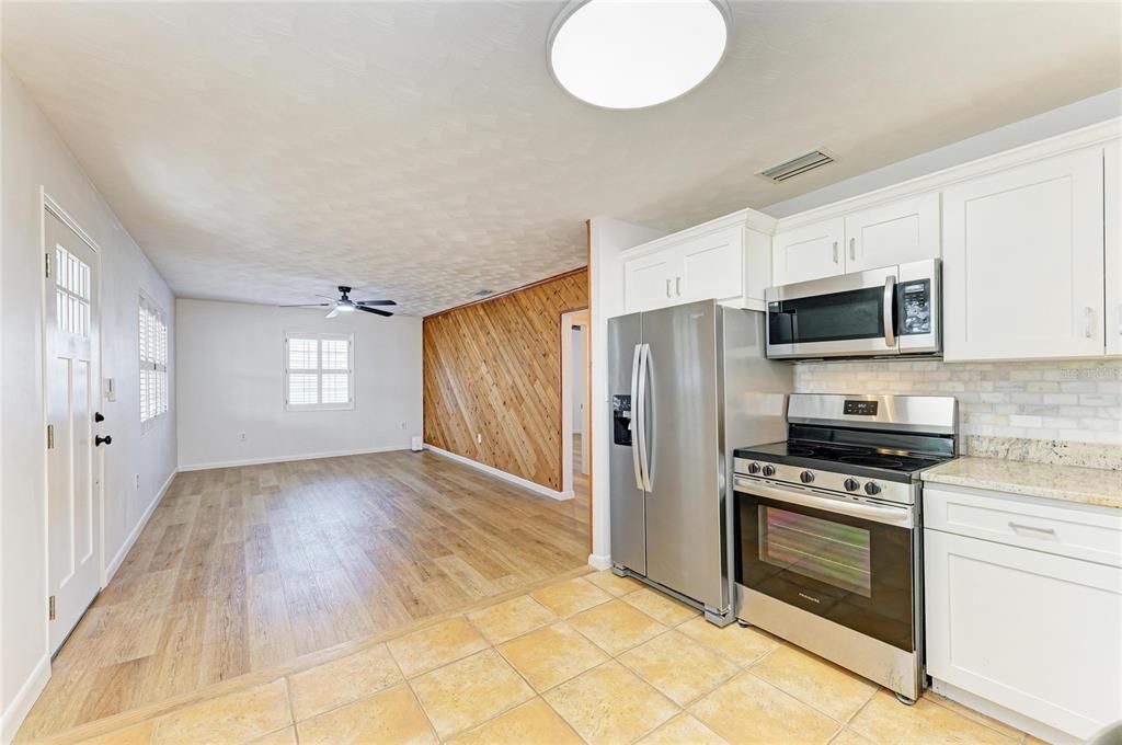 待售: $369,900 (2 贝兹, 1 浴室, 720 平方英尺)