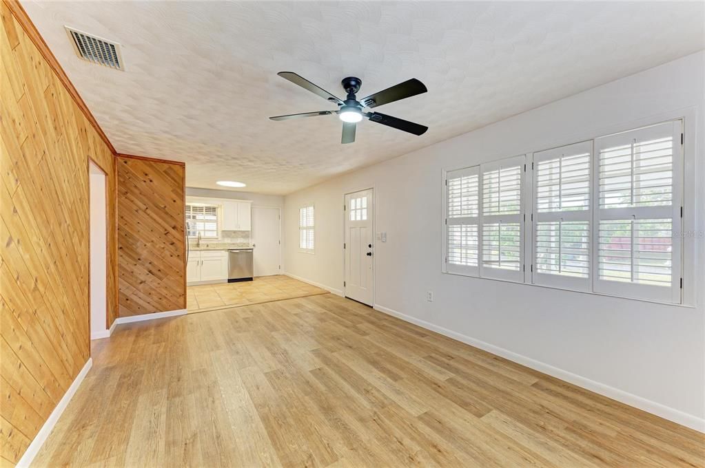 待售: $369,900 (2 贝兹, 1 浴室, 720 平方英尺)