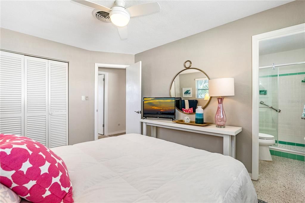 For Sale: $459,000 (3 beds, 2 baths, 1040 Square Feet)