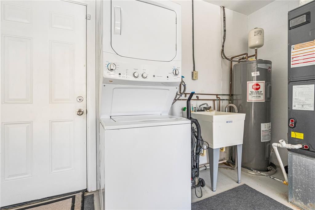 For Sale: $459,000 (3 beds, 2 baths, 1040 Square Feet)