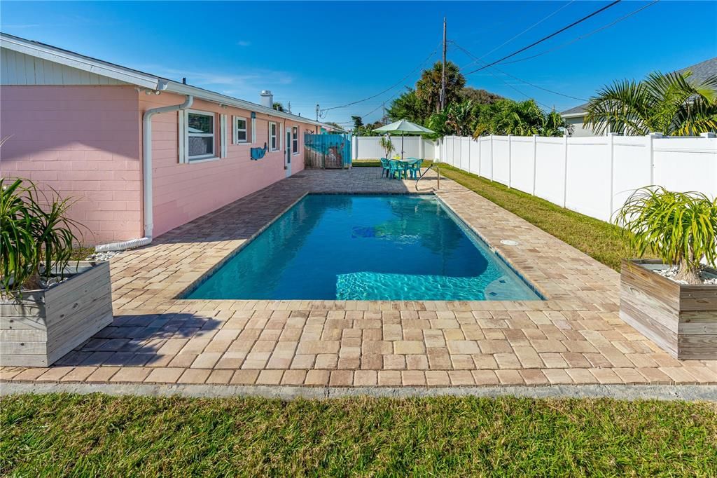 For Sale: $459,000 (3 beds, 2 baths, 1040 Square Feet)