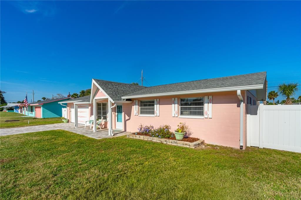 For Sale: $459,000 (3 beds, 2 baths, 1040 Square Feet)