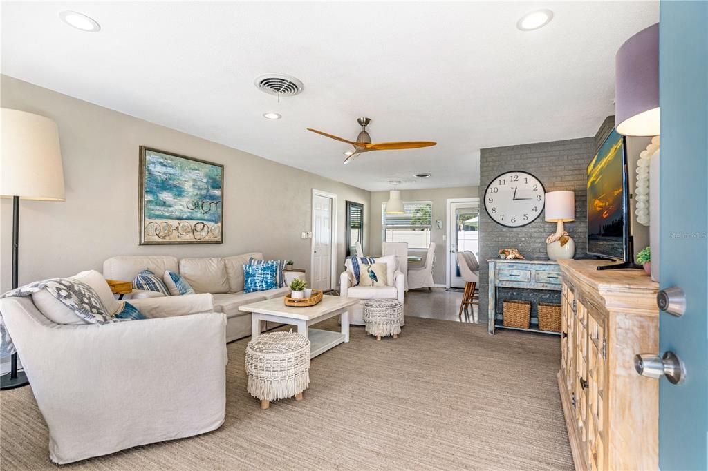 For Sale: $459,000 (3 beds, 2 baths, 1040 Square Feet)