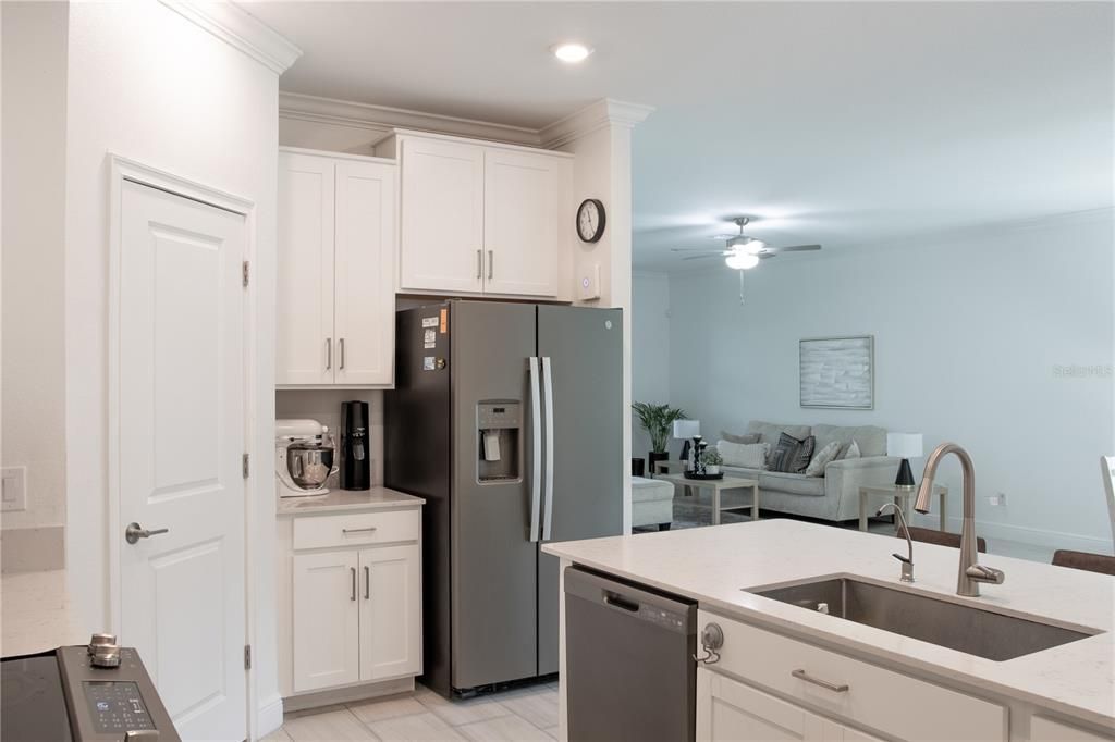 For Rent: $2,550 (3 beds, 2 baths, 1968 Square Feet)