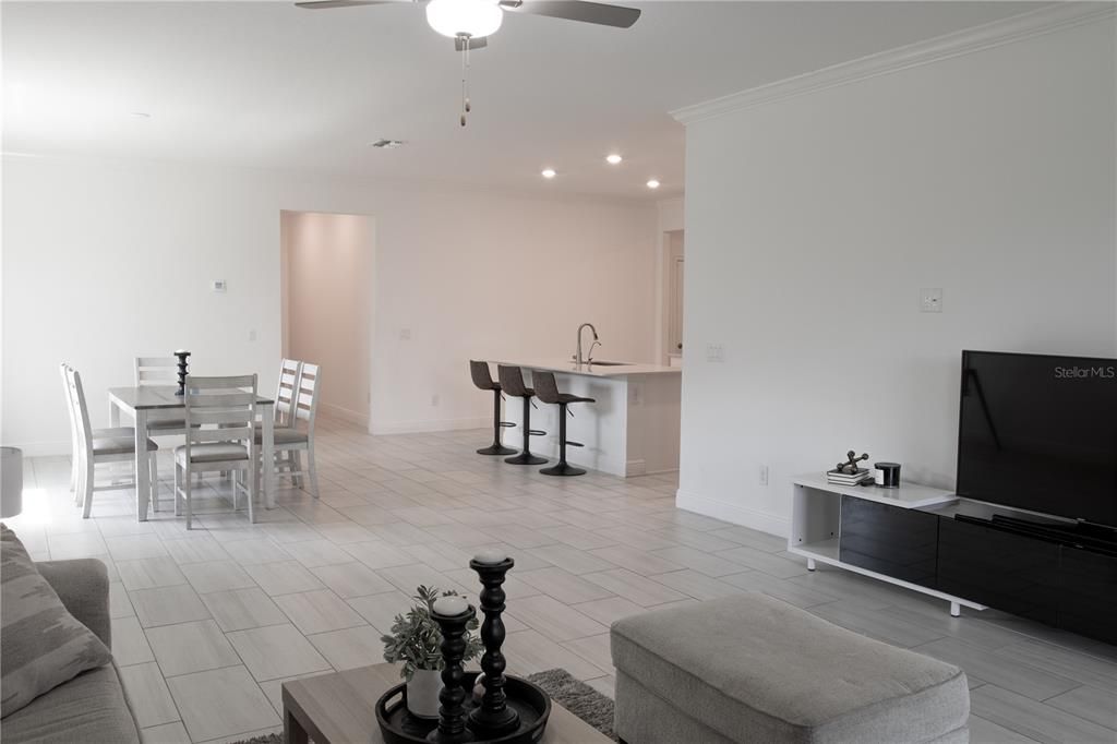 For Rent: $2,550 (3 beds, 2 baths, 1968 Square Feet)