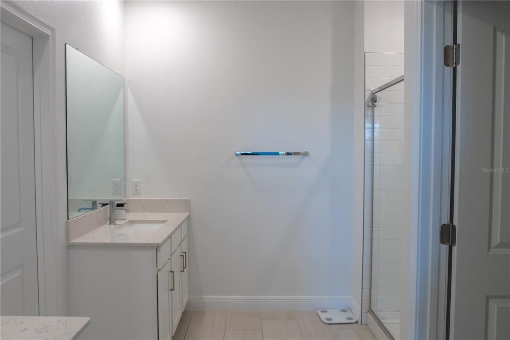 For Rent: $2,550 (3 beds, 2 baths, 1968 Square Feet)