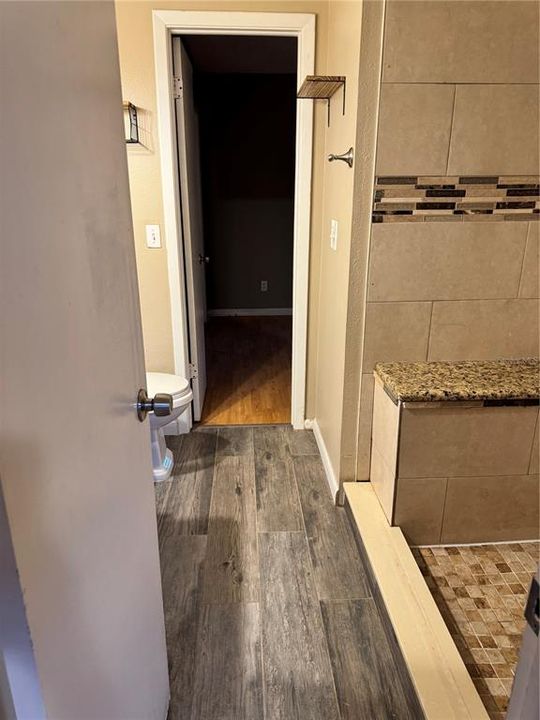 待售: $195,000 (2 贝兹, 1 浴室, 896 平方英尺)