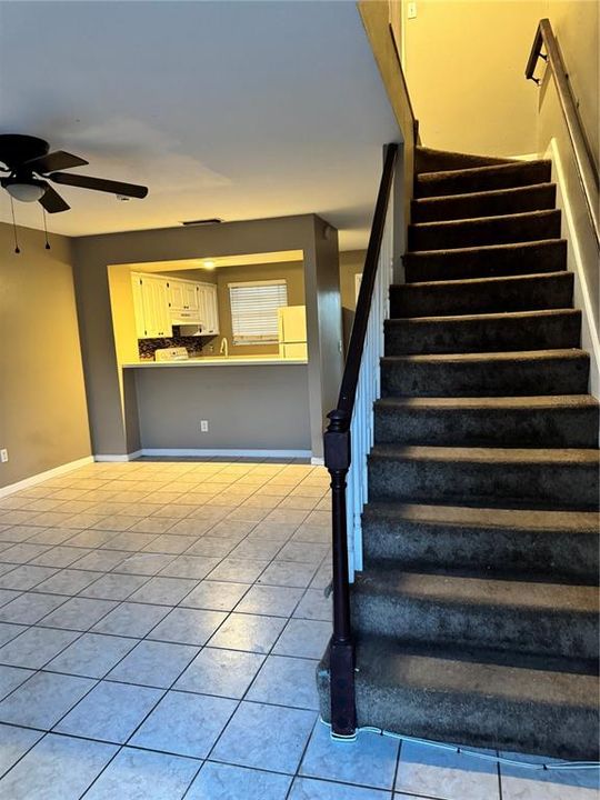 待售: $195,000 (2 贝兹, 1 浴室, 896 平方英尺)