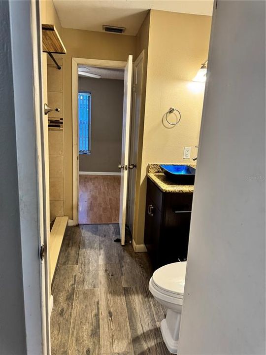 待售: $195,000 (2 贝兹, 1 浴室, 896 平方英尺)