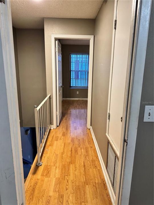 待售: $195,000 (2 贝兹, 1 浴室, 896 平方英尺)