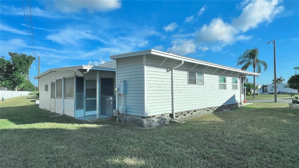 Active With Contract: $79,500 (2 beds, 1 baths, 750 Square Feet)