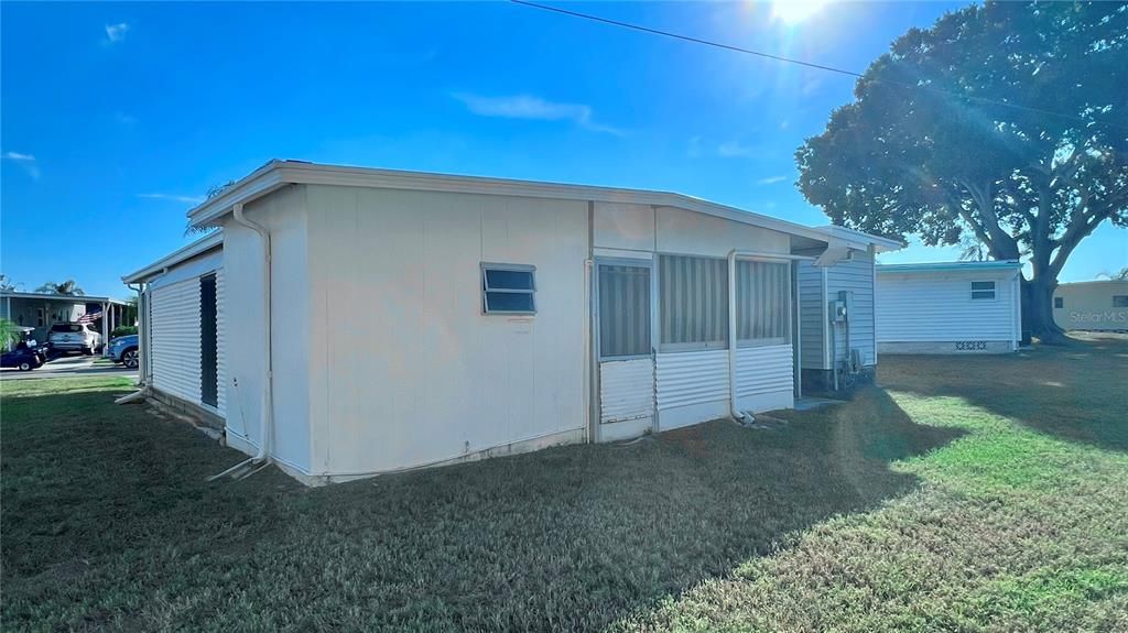 Active With Contract: $79,500 (2 beds, 1 baths, 750 Square Feet)