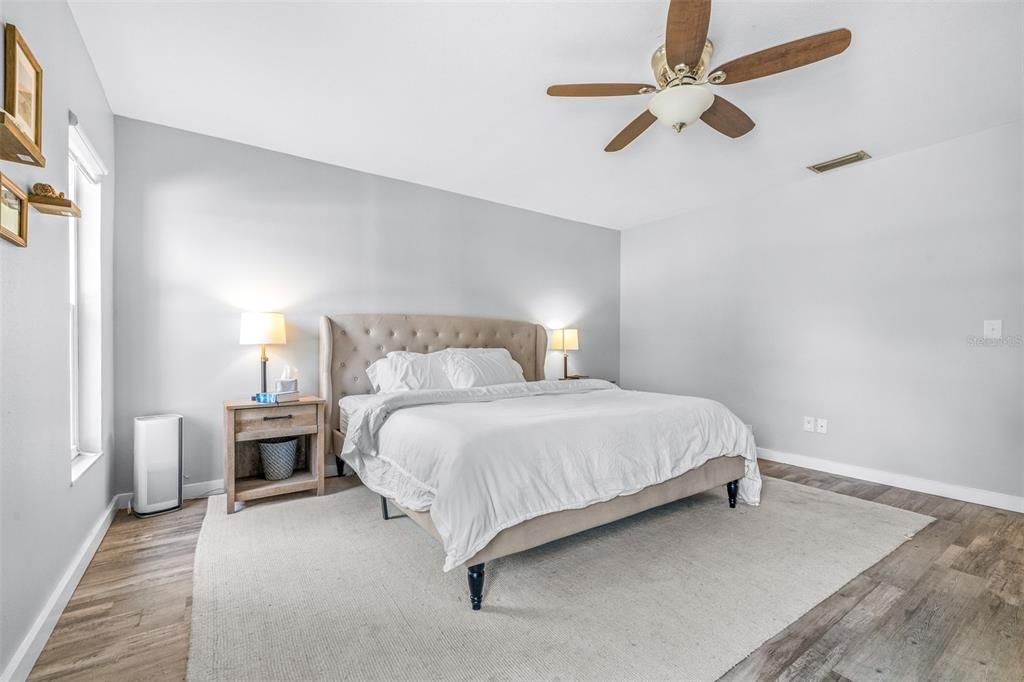 En Venta: $550,000 (4 camas, 2 baños, 2043 Pies cuadrados)