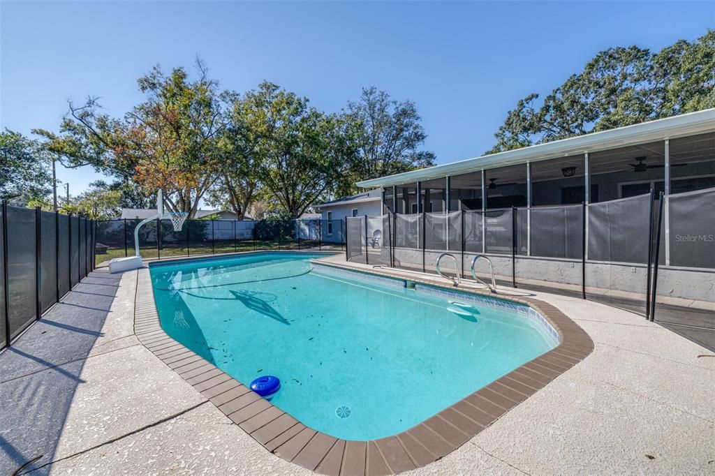 En Venta: $550,000 (4 camas, 2 baños, 2043 Pies cuadrados)