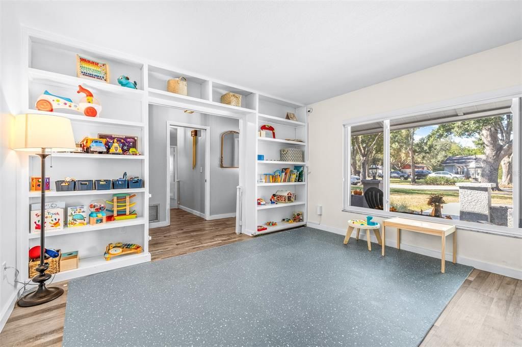 En Venta: $550,000 (4 camas, 2 baños, 2043 Pies cuadrados)