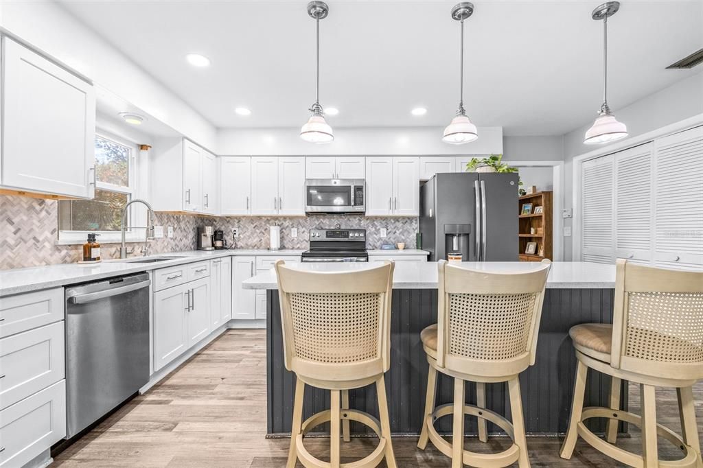 En Venta: $550,000 (4 camas, 2 baños, 2043 Pies cuadrados)