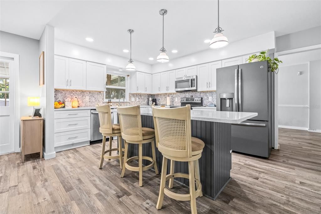 En Venta: $550,000 (4 camas, 2 baños, 2043 Pies cuadrados)