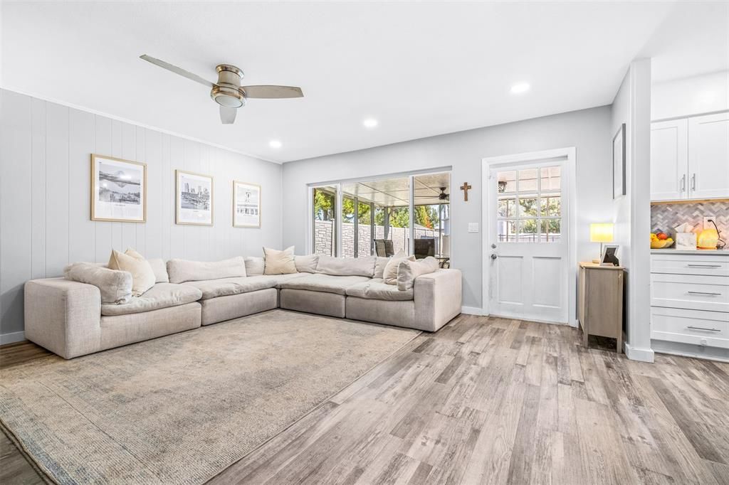 En Venta: $550,000 (4 camas, 2 baños, 2043 Pies cuadrados)