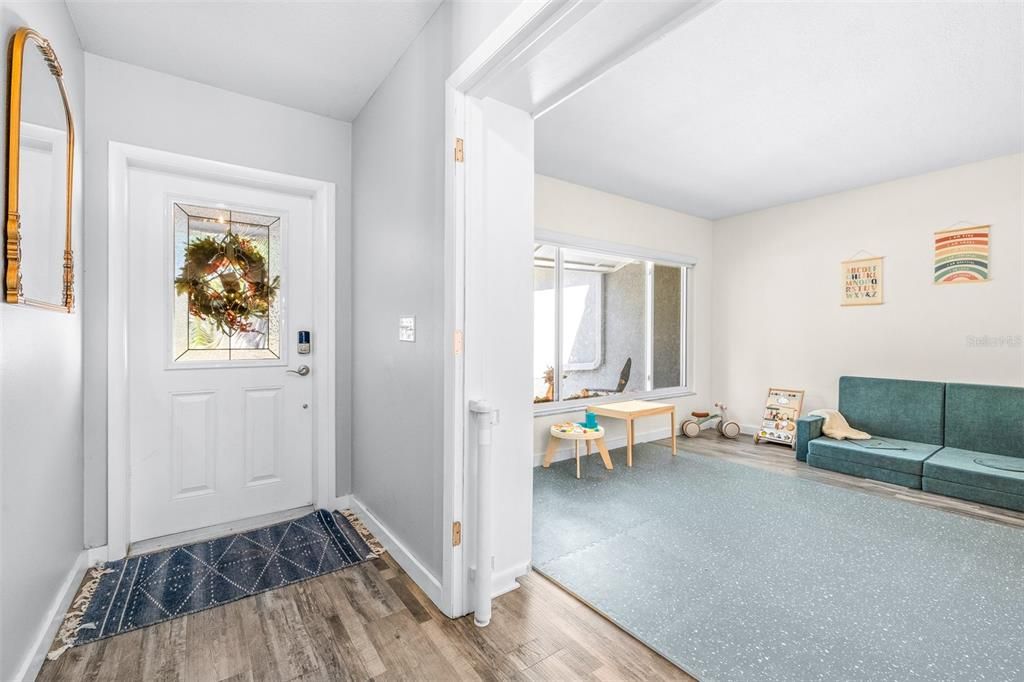 En Venta: $550,000 (4 camas, 2 baños, 2043 Pies cuadrados)