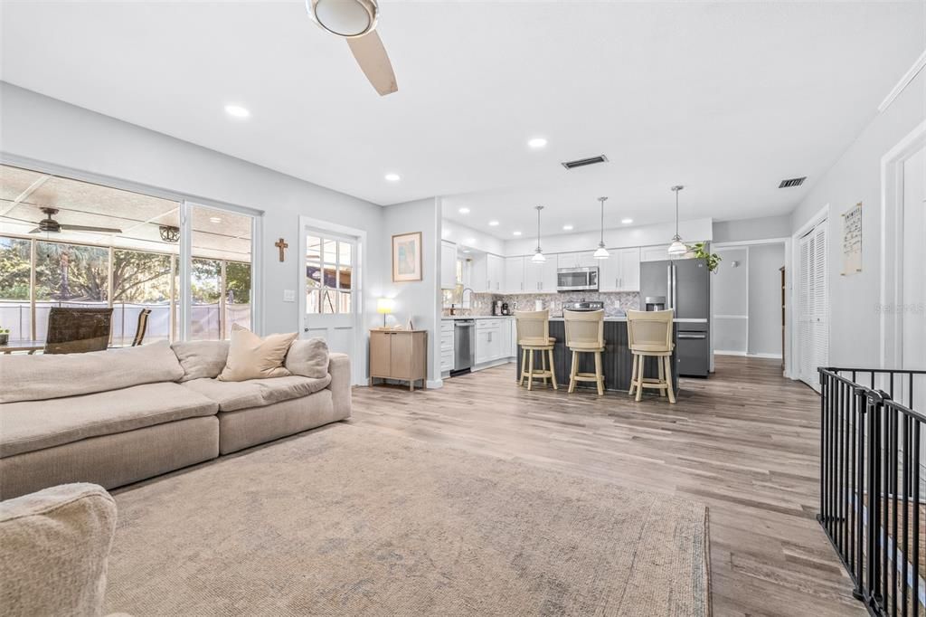 En Venta: $550,000 (4 camas, 2 baños, 2043 Pies cuadrados)