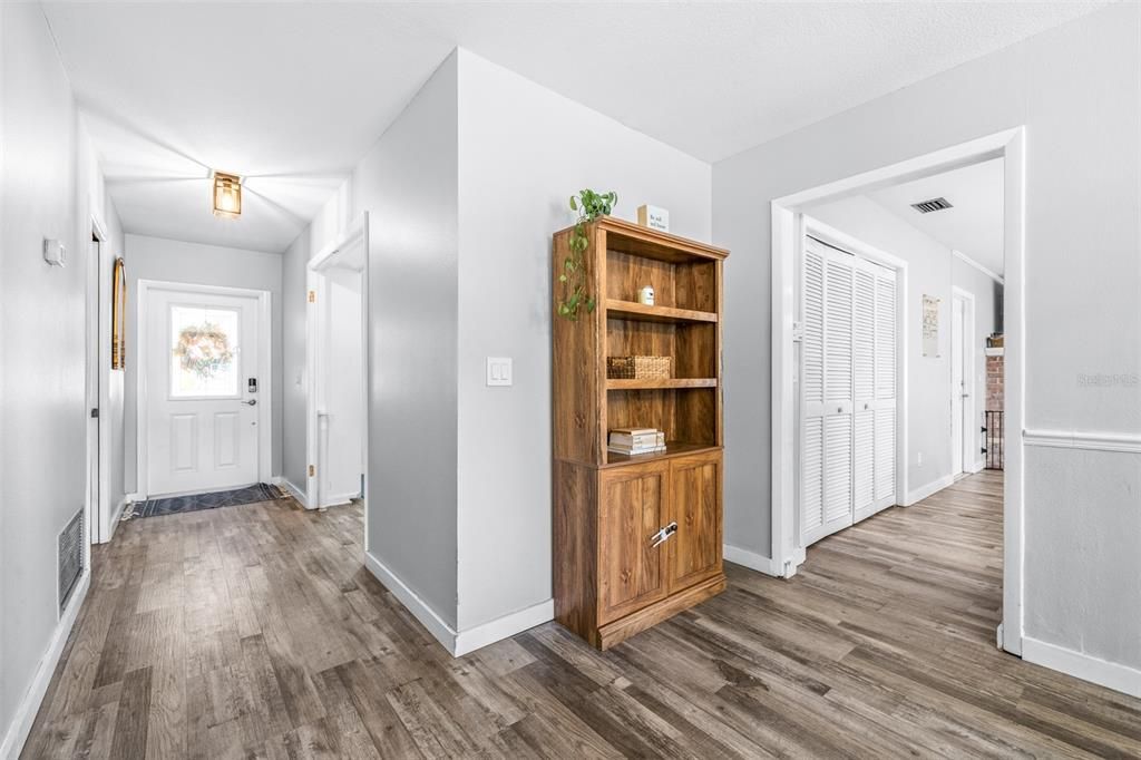 En Venta: $550,000 (4 camas, 2 baños, 2043 Pies cuadrados)