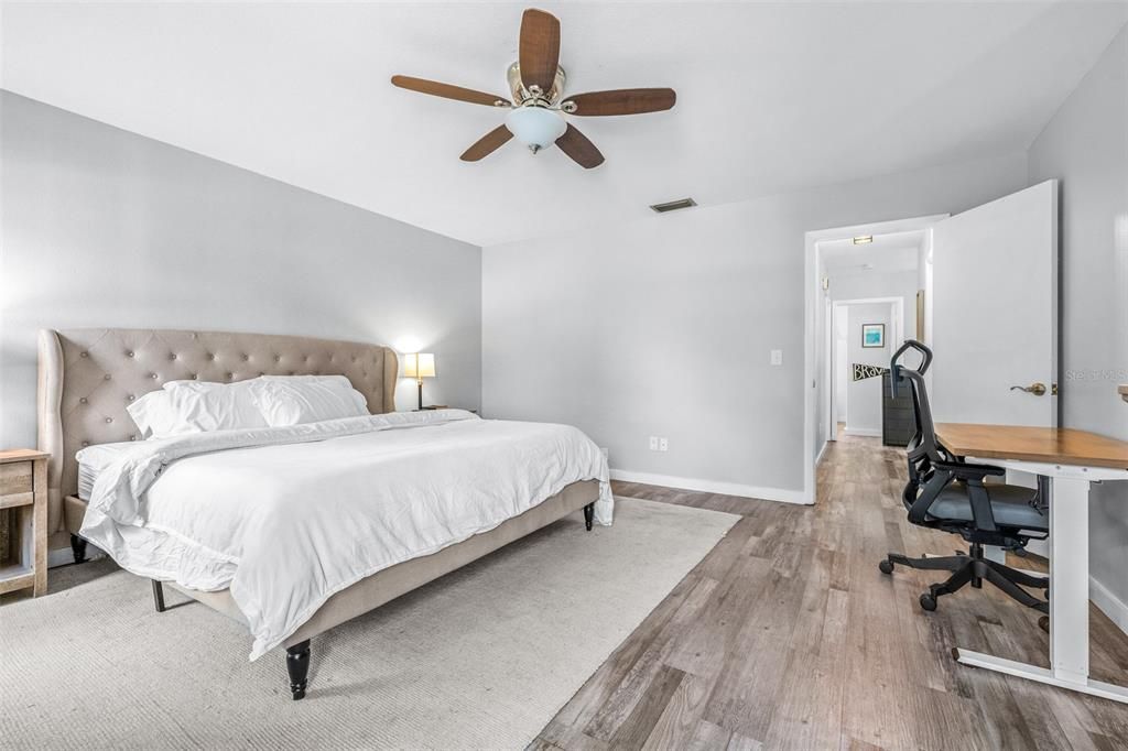 En Venta: $550,000 (4 camas, 2 baños, 2043 Pies cuadrados)