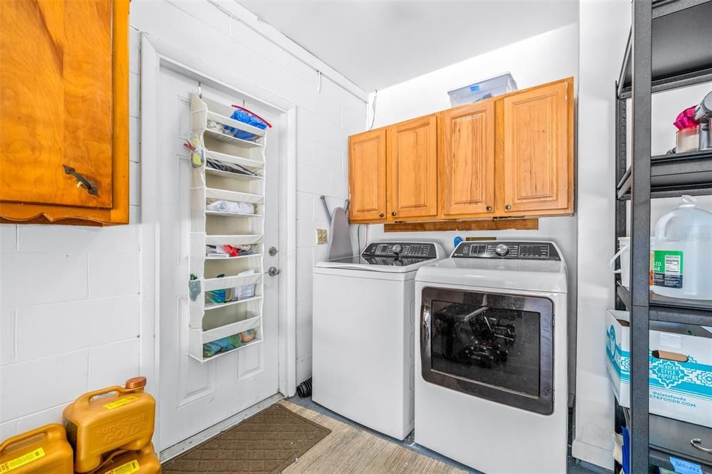 En Venta: $550,000 (4 camas, 2 baños, 2043 Pies cuadrados)