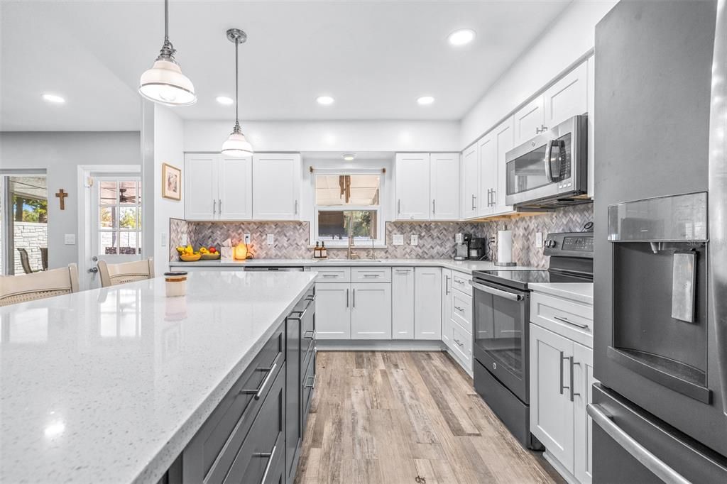 En Venta: $550,000 (4 camas, 2 baños, 2043 Pies cuadrados)