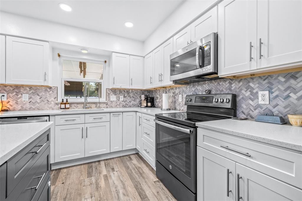 En Venta: $550,000 (4 camas, 2 baños, 2043 Pies cuadrados)