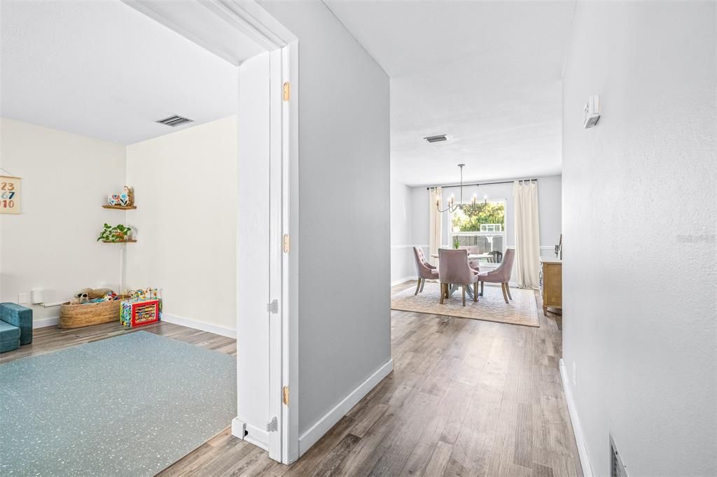 En Venta: $550,000 (4 camas, 2 baños, 2043 Pies cuadrados)