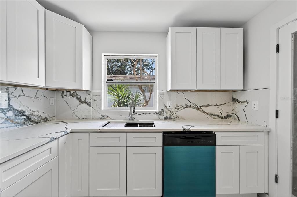 待售: $335,000 (3 贝兹, 2 浴室, 1256 平方英尺)