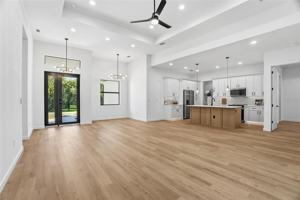 待售: $409,000 (3 贝兹, 2 浴室, 1592 平方英尺)