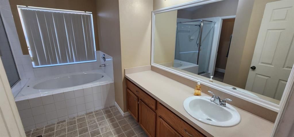 出租: $2,300 (4 贝兹, 2 浴室, 1694 平方英尺)