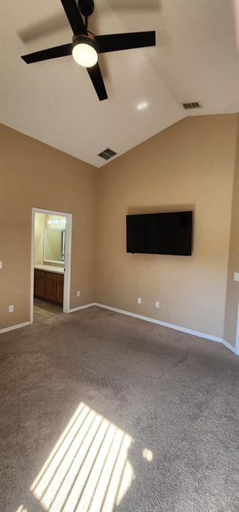 出租: $2,300 (4 贝兹, 2 浴室, 1694 平方英尺)