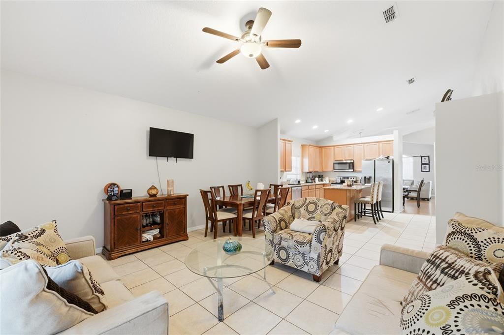 На продажу: $425,000 (4 спален, 2 ванн, 2868 Квадратных фут)