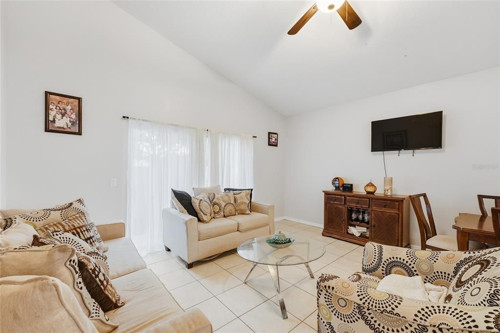 На продажу: $425,000 (4 спален, 2 ванн, 2868 Квадратных фут)