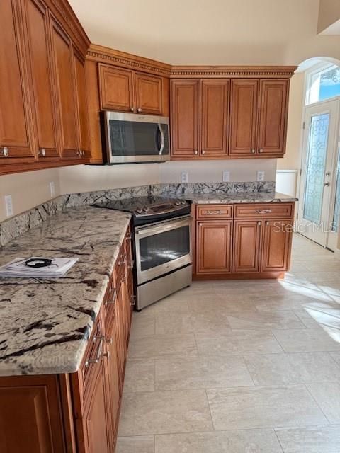 Active With Contract: $2,800 (3 beds, 2 baths, 2776 Square Feet)