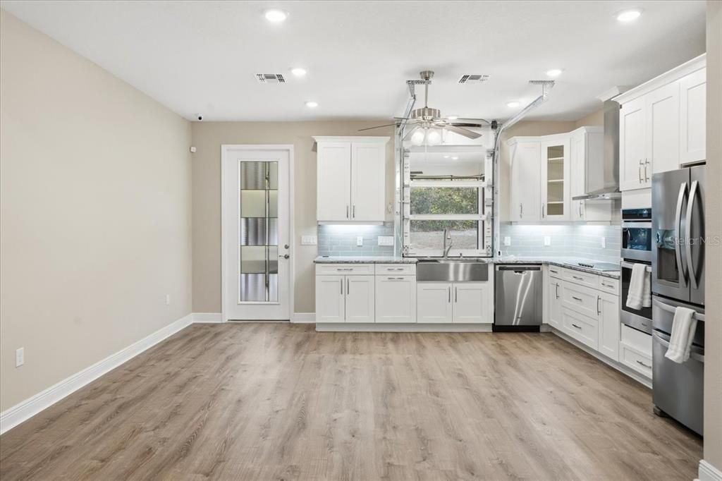 En Venta: $299,900 (3 camas, 2 baños, 1535 Pies cuadrados)