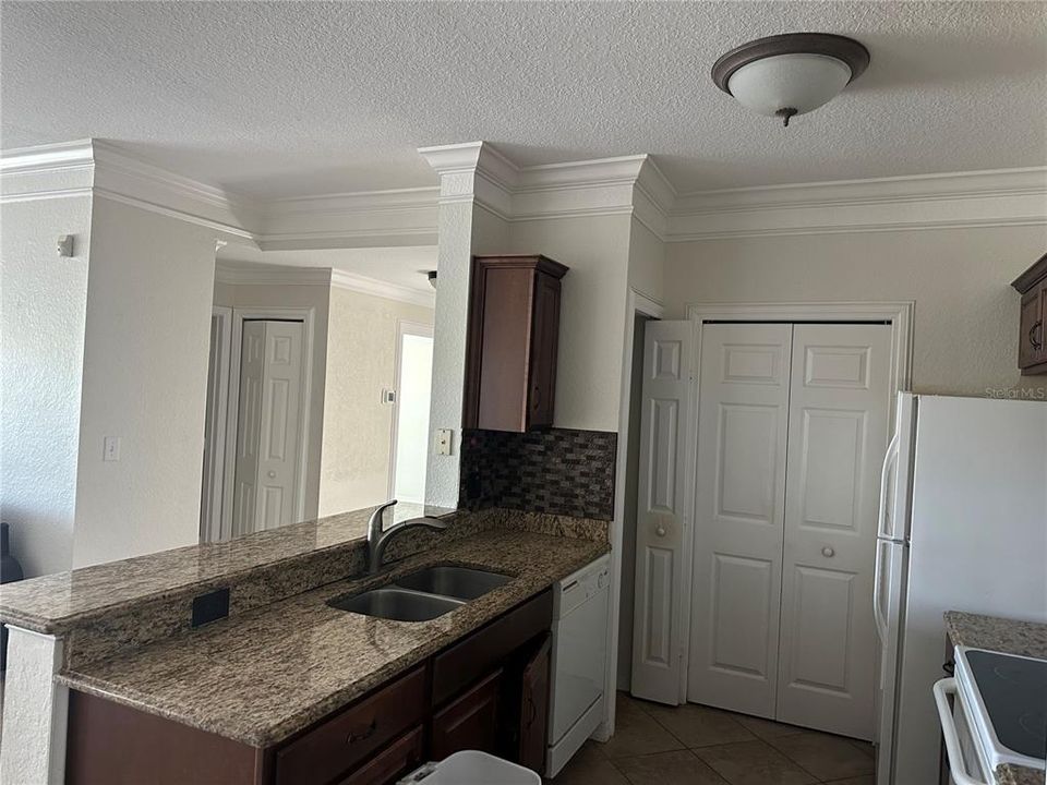 For Rent: $1,950 (3 beds, 2 baths, 1232 Square Feet)