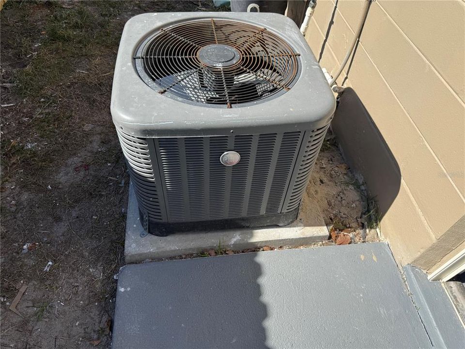 待售: $219,900 (2 贝兹, 2 浴室, 840 平方英尺)