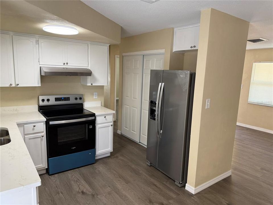 待售: $219,900 (2 贝兹, 2 浴室, 840 平方英尺)