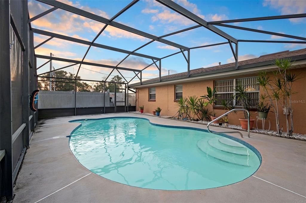 待售: $330,000 (2 贝兹, 2 浴室, 1447 平方英尺)