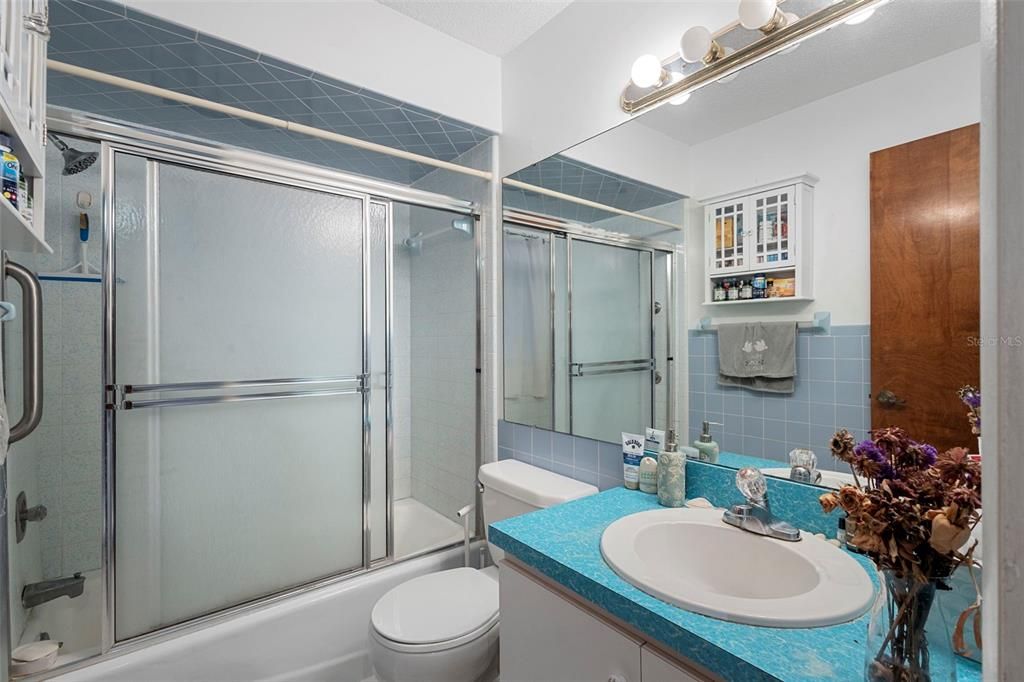 待售: $330,000 (2 贝兹, 2 浴室, 1447 平方英尺)