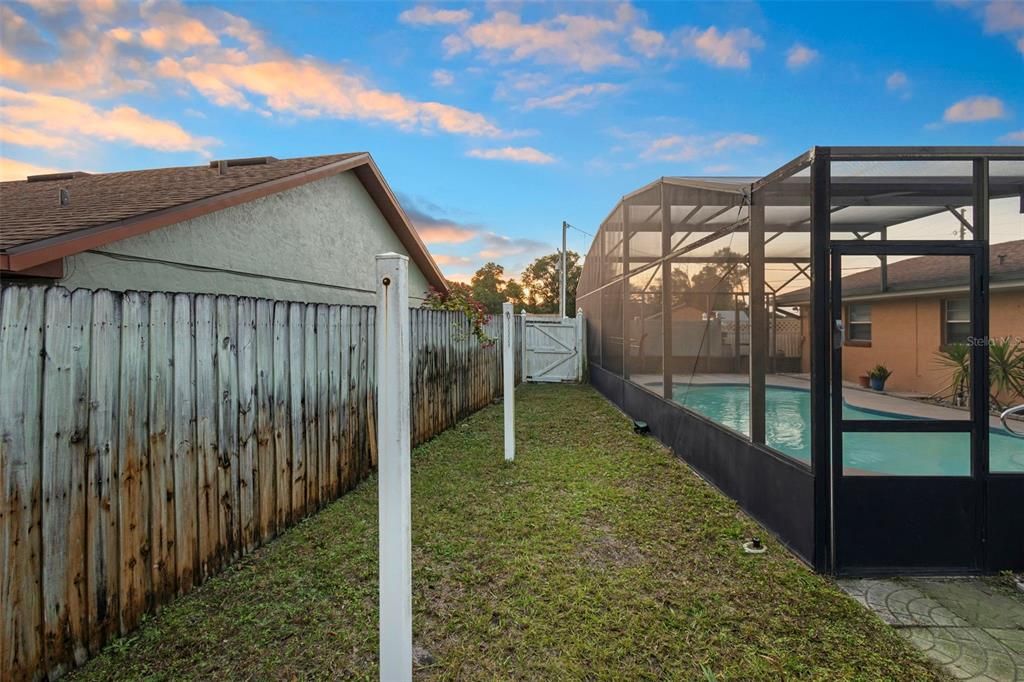 待售: $330,000 (2 贝兹, 2 浴室, 1447 平方英尺)