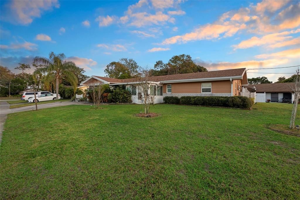 待售: $330,000 (2 贝兹, 2 浴室, 1447 平方英尺)