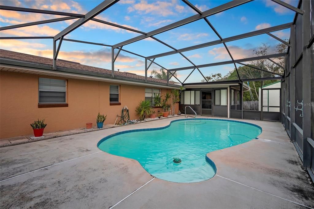 待售: $330,000 (2 贝兹, 2 浴室, 1447 平方英尺)