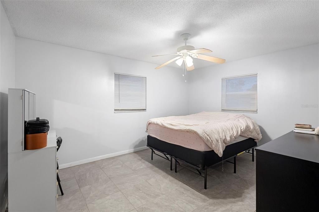 待售: $330,000 (2 贝兹, 2 浴室, 1447 平方英尺)