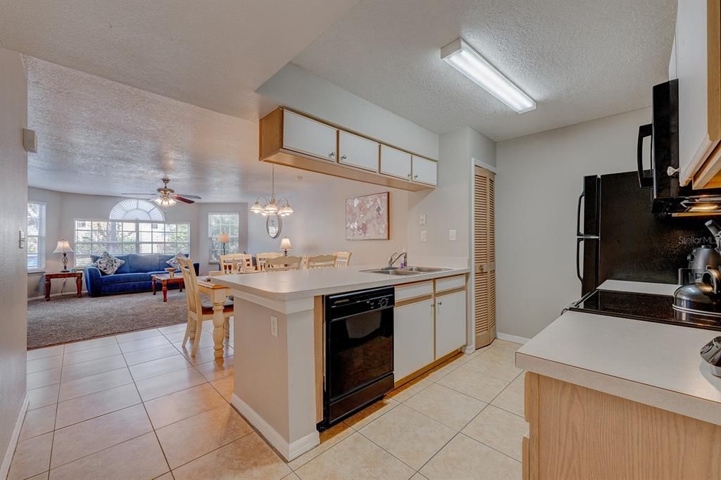 待售: $214,000 (3 贝兹, 2 浴室, 1357 平方英尺)